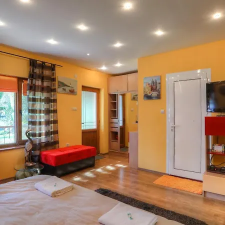 Cozy Room With A Garden *