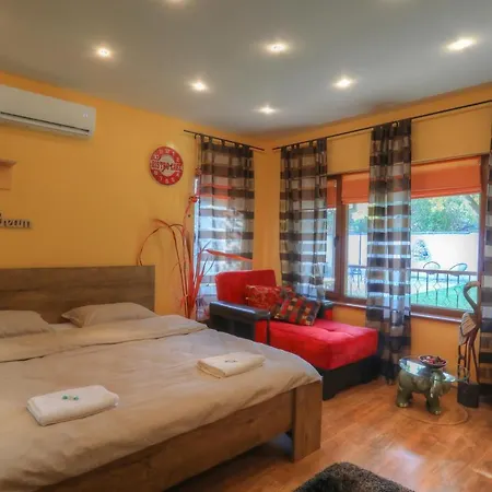 Cozy Room With A Garden Privatunterkunft