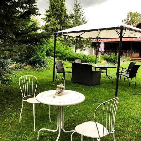 Cozy Room With A Garden بلوفديف